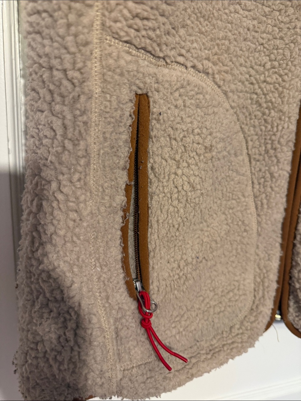 Madewell Penfield Beige Sherpa Fleece Vest with Brown Chest Pocket - Picture 4 of 6